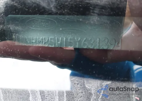 2005 Lincoln Town Car Signature L from USA, damaged, VIN 1LNHM85W15Y631394